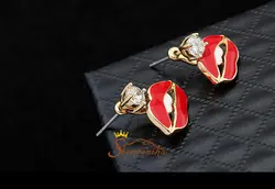 گوشواره فانتزی طرح لب با نگین زیر کنیا AAA کد ۷۸۱۲