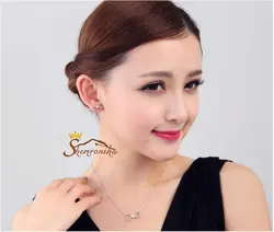 گوشواره طرح پاپیون با نگین زیرکُنیا - سیلور کد ۶۴۶۵