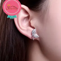 گوشواره لوکس مدرن  نامتقارن کوتاه بلند طرح برگ کریستال اتریش سیلور روکش پلاتین سیلور کد ۱۱۴۴۶