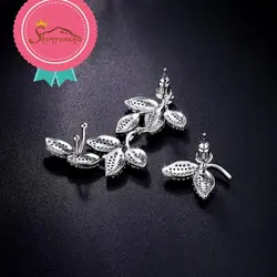 گوشواره لوکس مدرن  نامتقارن کوتاه بلند طرح برگ کریستال اتریش سیلور روکش پلاتین سیلور کد ۱۱۴۴۶