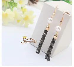 گوشواره منگوله ای نگین مروارید و زنجیری مشکی کد ۷۸۳۲