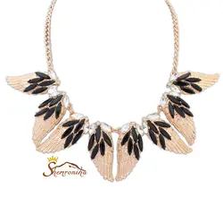 گردنبند طلایی هندی با آویز بال Angel اکریلیک کد ۶۵۲۳