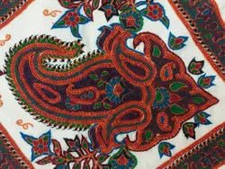 کوسن پته دوزی شده سفید سنتی مدل تکیه یار