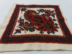 کوسن پته دوزی شده سفید سنتی مدل تکیه یار