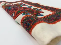 کوسن پته دوزی شده سفید سنتی مدل تکیه یار
