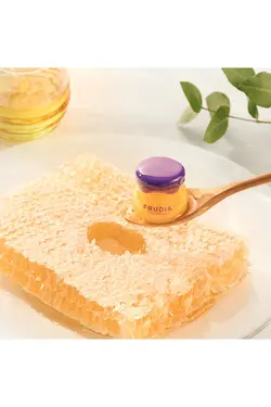 بالم لب مرطوب کننده قوی با عصاره زغال اخته فرودیا Frudia