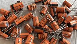 خازن دما بالا 10 میکرو فاراد 50 ولت nippon ژاپن سری gxe با تحمل دمای ۱۲۵