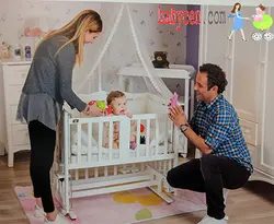 تخت و گهواره چوبی کنار مادر 4 گوش سایز بزرگ 120 در 70 سانت درب بغل بازشو  رنگ سفید با سرویس خواب کامل  chipolino  120*70 cm