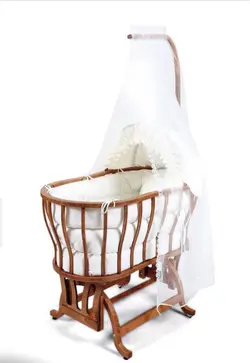 تخت و گهواره نوزادی تمام چوب بیضی رنگ قهوه ای با سرویس خواب و توری پشه بند و کیفیت عالی ترکیه  bebetto