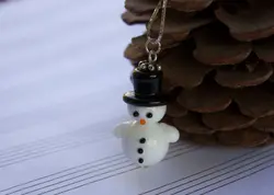 گردنبند شیشه ای مدل آدم برفی