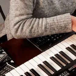 میدی کنترلر نویشن مدل Novation Launchkey 61 MK3