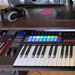 میدی کنترلر نویشن مدل Novation Launchkey 49 MK3
