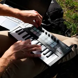 میدی کنترلر نویشن مدل Novation Launchkey 25 MK3