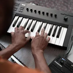 میدی کنترلر نیتیو اینسترومنتس مدل Native Instruments Komplete Kontrol A25