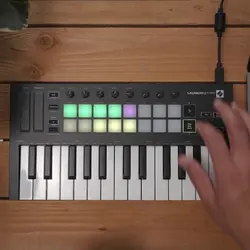 میدی کنترلر نویشن مدل Novation Launchkey Mini MK3