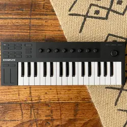 میدی کنترلر نیتیو اینسترومنتس مدل Native Instruments Komplete Kontrol M32
