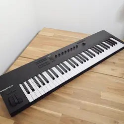 میدی کنترلر نیتیو اینسترومنتس مدل Native Instruments Komplete Kontrol A61