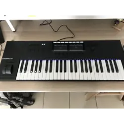 میدی کنترلر نیتیو اینسترومنتس مدل Native Instruments Komplete Kontrol S49 MK2