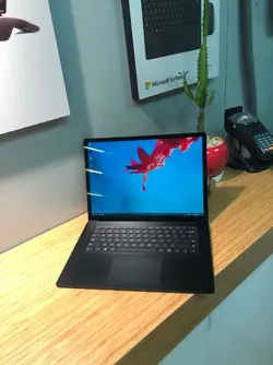 سرفیس لپ تاپ ۳ مشکی ۱۵ اینچ کارکرده corei7 ۱۵