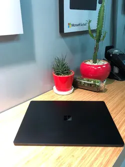 سرفیس لپ تاپ ۳ مشکی ۱۵ اینچ کارکرده corei7 ۱۵