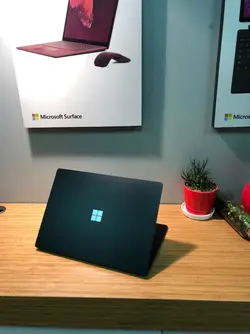 سرفیس لپ تاپ ۳ مشکی ۱۵ اینچ کارکرده corei7 ۱۵