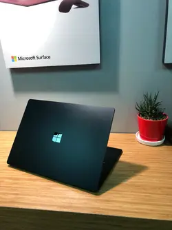 سرفیس لپ تاپ ۳ مشکی ۱۵ اینچ کارکرده corei7 ۱۵