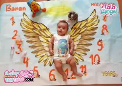 پارچه ماهگرد نوزاد طرح بال فرشته طلایی ایده عکس ماهگرد نوزاد