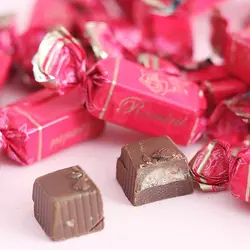 گل سرخ قرمز شیرین عسل