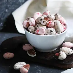 دراژه با مغز بادام درختی