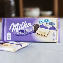 شکلات سفید با تکه های اروئو میلکا