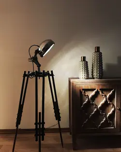 آباژور ایستاده افرانوس مدل نورافکن