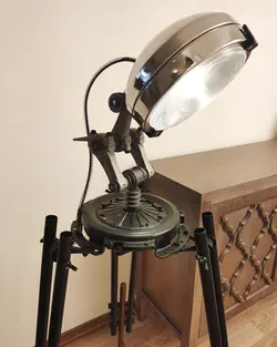 آباژور ایستاده افرانوس مدل نورافکن