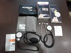 فشارسنج عقربه ای همراه با گوشی برند هانسون - ارکان طب | عمده فروشی کالای طبی و تجهیزات پزشکی