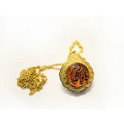 گردنبند ترنج قرمز طرح (یا فاطمه الزهرا) | دین کالا | فروشگاه تخصصی کتب مذهبی