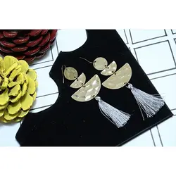 گوشواره ریش دار نیم دایره