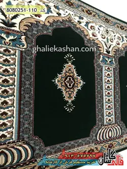 فرش سجاده ای 700 شانه زمینه سبز کاشان - کد ۱10