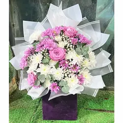 باکس گل اقتصادی رز و داوودی و عروس