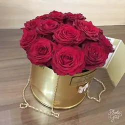 استوانه طلایی با 20 شاخه رز هلندی