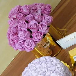 استوانه طلایی با 20 شاخه رز هلندی