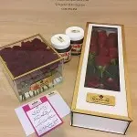 باکس مربع شیشه ای با ۱۶ شاخه رز هلندی