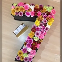 باکس چوبی حروف و اعداد با گلهای بهاری