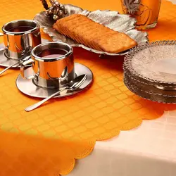 رومیزی ژاگارد 8 نفره مستطیل 220*150چهارخانه کرم