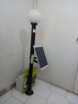 چراغ باغچه ای ایستاده