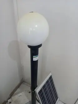 چراغ باغچه ای ایستاده