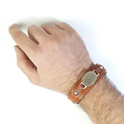 دستبند چرم و سنگ طبیعی یشم با حکاکی وان یکاد کد 204