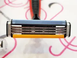 خود تراش ‏ژیلت Gillette سه تیغ مدل بلو تری توربو Blue3 (تیغ اصلاح)