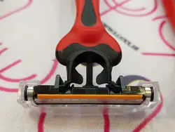 خود تراش ‏ژیلت Gillette سه تیغ مدل بلو تری توربو Blue3 (تیغ اصلاح)