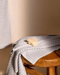 ست 2 تکه حوله تن پوش و حوله صورت یونیسکس مادام کوکو طرح Carla سایز S-M