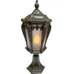 چراغ سردری بالای درب ورودی پالیز