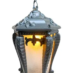 چراغ سردری بالای درب ورودی پالیز